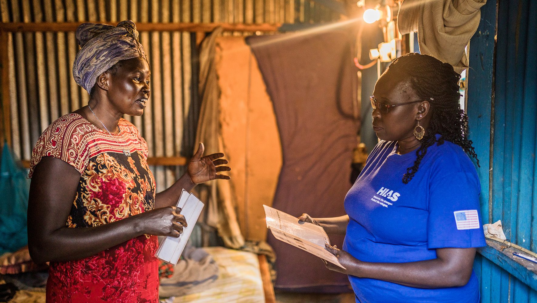 HIAS Kenya worker Lucy Juwa talking to South Sudanese refugees in Nairobi. 2019. (Brian Otieno for HIAS)